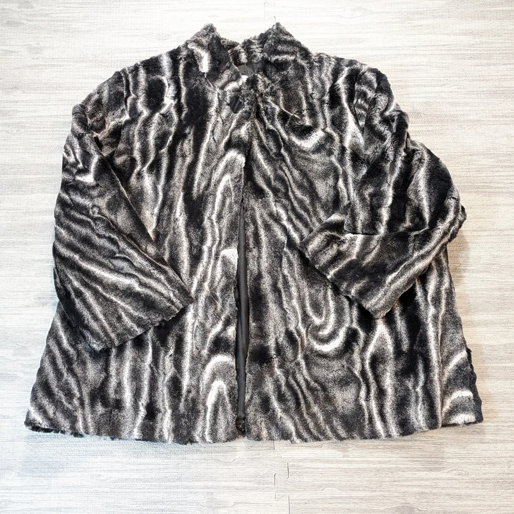 Alfred‎ Dunner Manhattan Skyli Women's Black White Faux Fur Jacket Evening 16